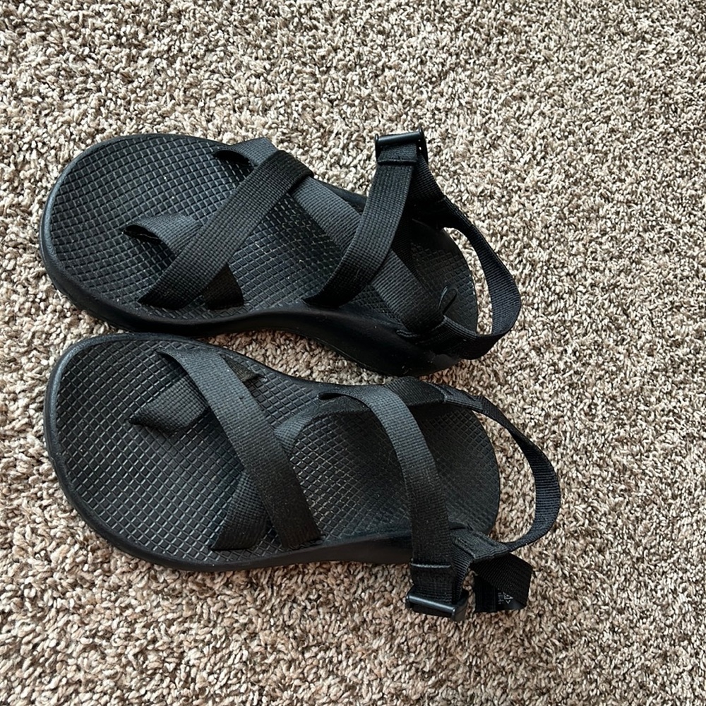 Women’s size 7 black chacos in excellent preowned condition